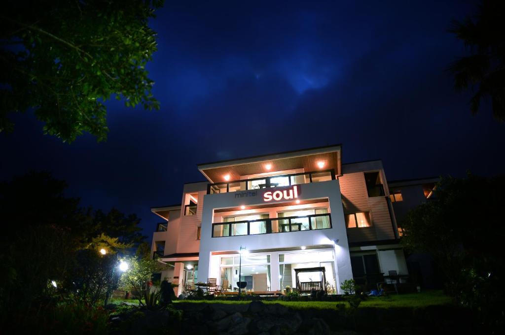 Minitel Soul Hotel Seogwipo Ngoại thất bức ảnh