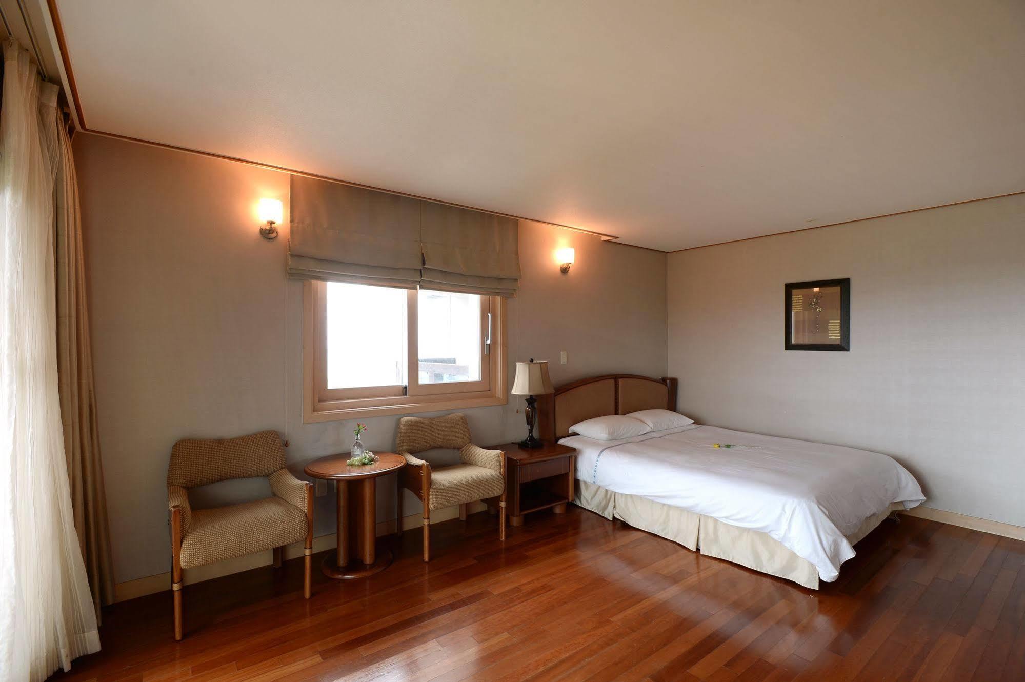 Minitel Soul Hotel Seogwipo Ngoại thất bức ảnh